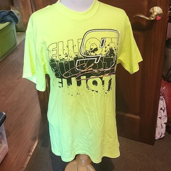 New Chase Elliot Nascar Race Car Tee Medium - Picture 1 of 5